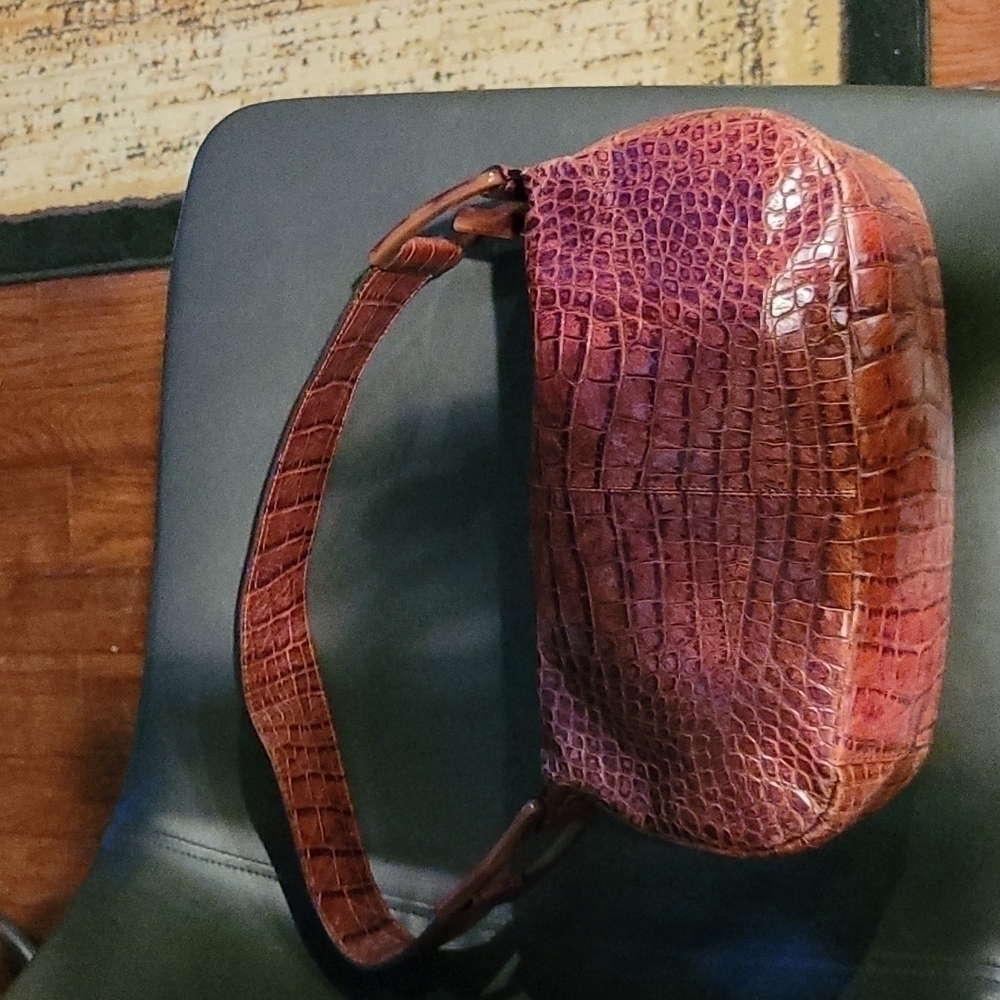 ADRIENNE Vittadini Bag - Picture 6 of 14